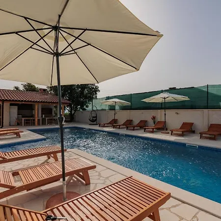 Дом отдыха Villavera With Pool Donji Kasic