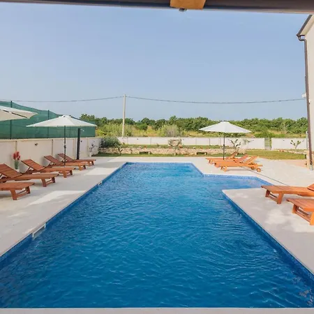 Villavera With Pool Дом отдыха