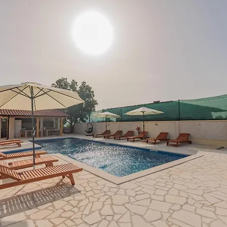 Дом отдыха Villavera With Pool *