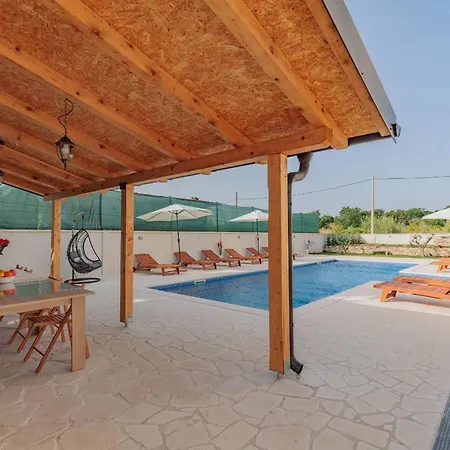 Villavera With Pool Donji Kasic