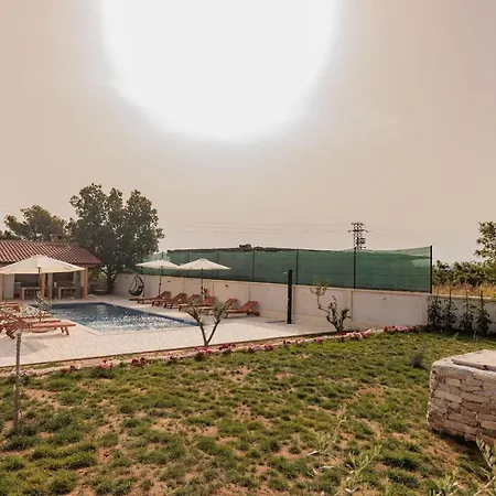 Дом отдыха Villavera With Pool